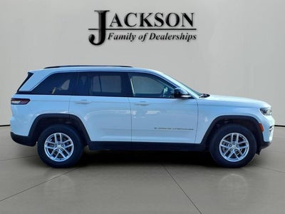 2023 Jeep Grand Cherokee Laredo 4x4
