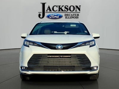 2022 Toyota Sienna XLE 8 Passenger